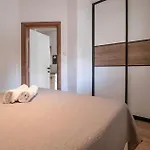 1 Bedroom Stunning In Apartment *