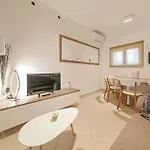 1 Bedroom Stunning In *